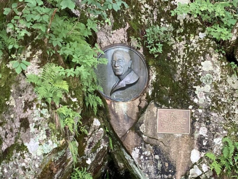 上高地のウェストン碑