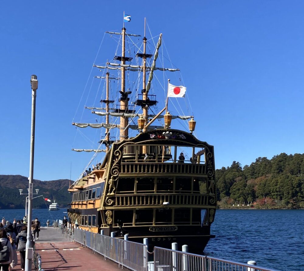 芦ノ湖の海賊船