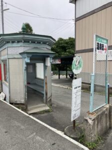 銀山温泉バス停外観