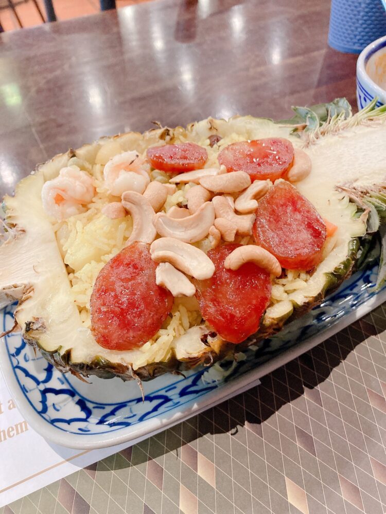 BAN KHUN MAE（バーンクンメー）のパイナップル炒飯