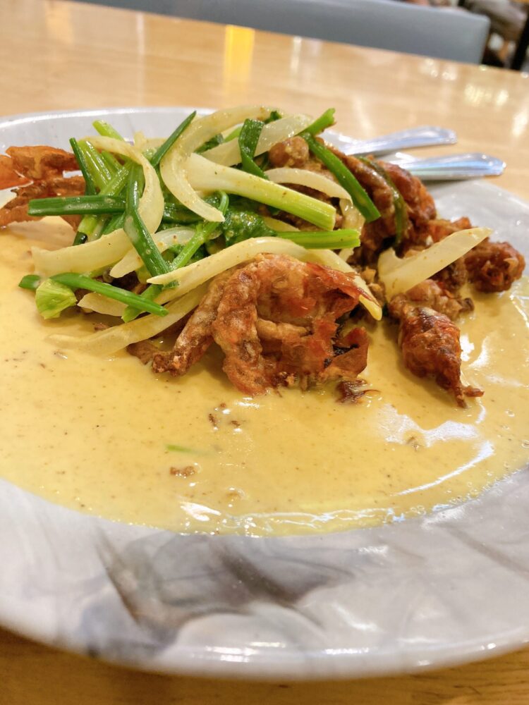 LAEM CHAROEN SEAFOOD (レムチャルンシーフド)のソフトシェルクラブのカレー炒めの写真