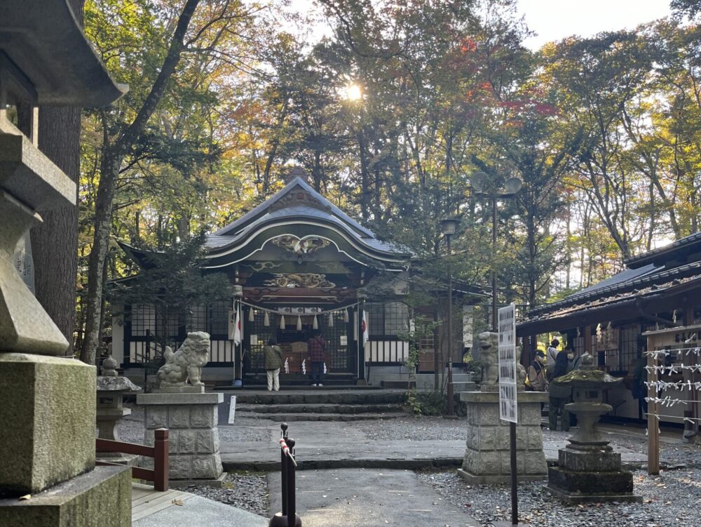 新屋山神社　本宮