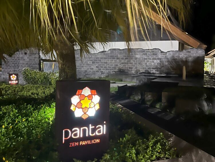 ブルネイ七つ星ホテル ザエンパイアブルネイのレストランPantai