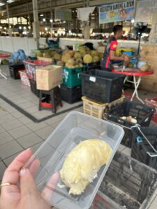 ブルネイ観光　水上集落「カンポン・アイール」のドリアン