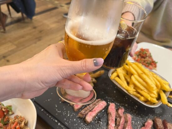 ・イスタンブールグランドバザールの中にある「Nusr-Et Steakhouse Kapalıçarşı」塩振りおじさんのステーキで乾杯