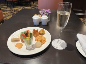 リッツカールトン クアラルンプールのラウンジでの軽食