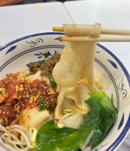 街中で食べたビャンビャン麺