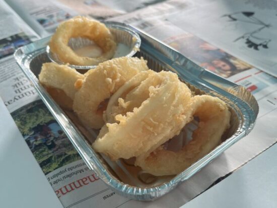 ベイコズ・サバサンド・ハウス（Beykoz Balık Ekmek Evi）の定員さんおすすめのイカリング