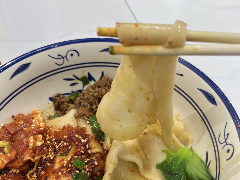 西安名物びゃんびゃん麺の幅広麺と本場の味わい