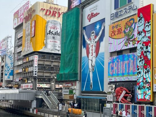 グリコの看板