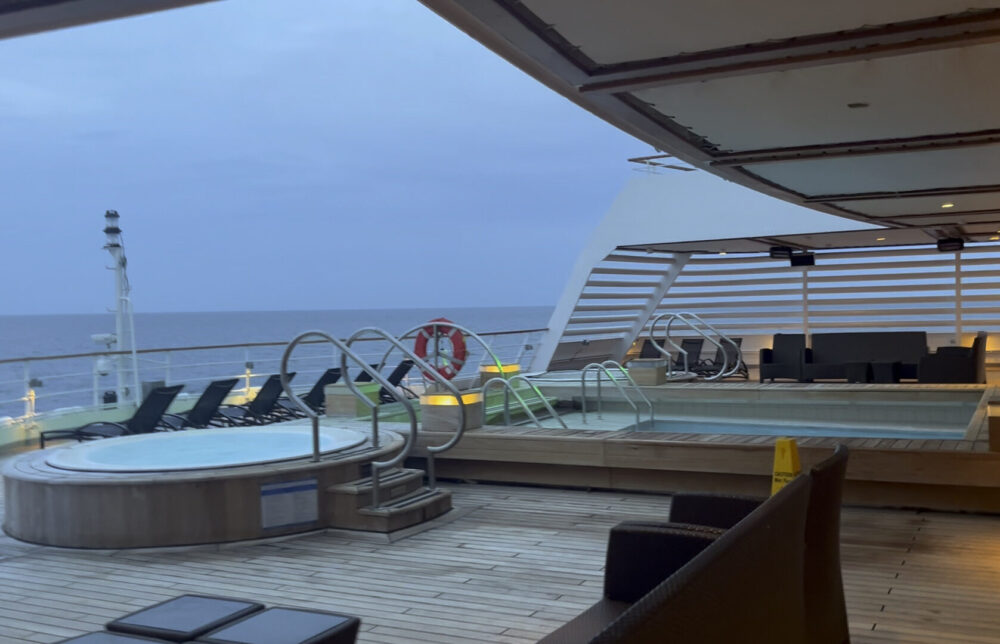 MITSUI OCEAN FUJI (三井オーシャンフジ）のプールの写真