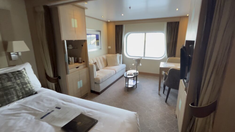 MITSUI OCEAN FUJI (三井オーシャンフジ）オーシャンビュースイートのお部屋の様子