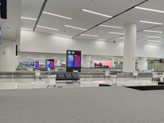 西安咸陽国際空港第5ターミナルの広い様子