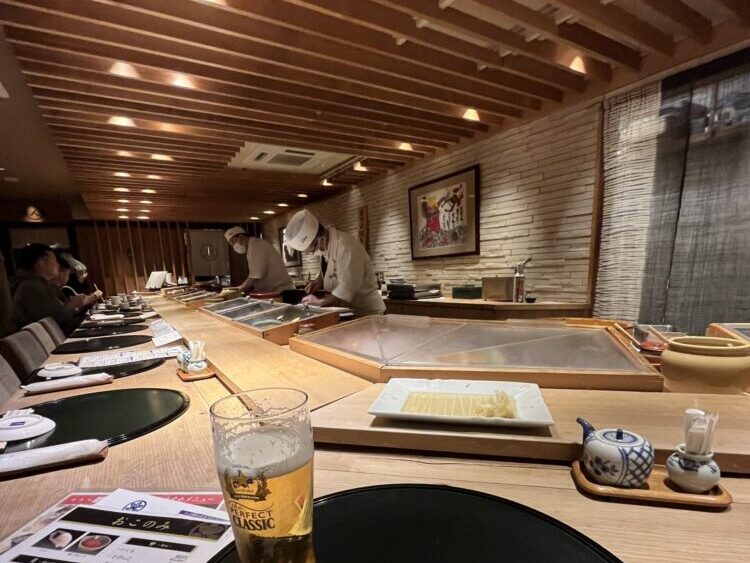 おたる政寿司本店の一階カウンター席