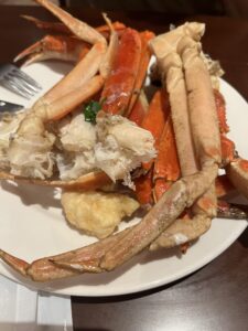 ルーツ ヒルズ グリルハウス（ROOTZ Hill’s Grillhouse）」のランチビュッフェのカニ