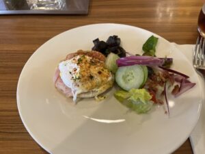 ハイアットリージェンシーの朝食のエッグベネディクト