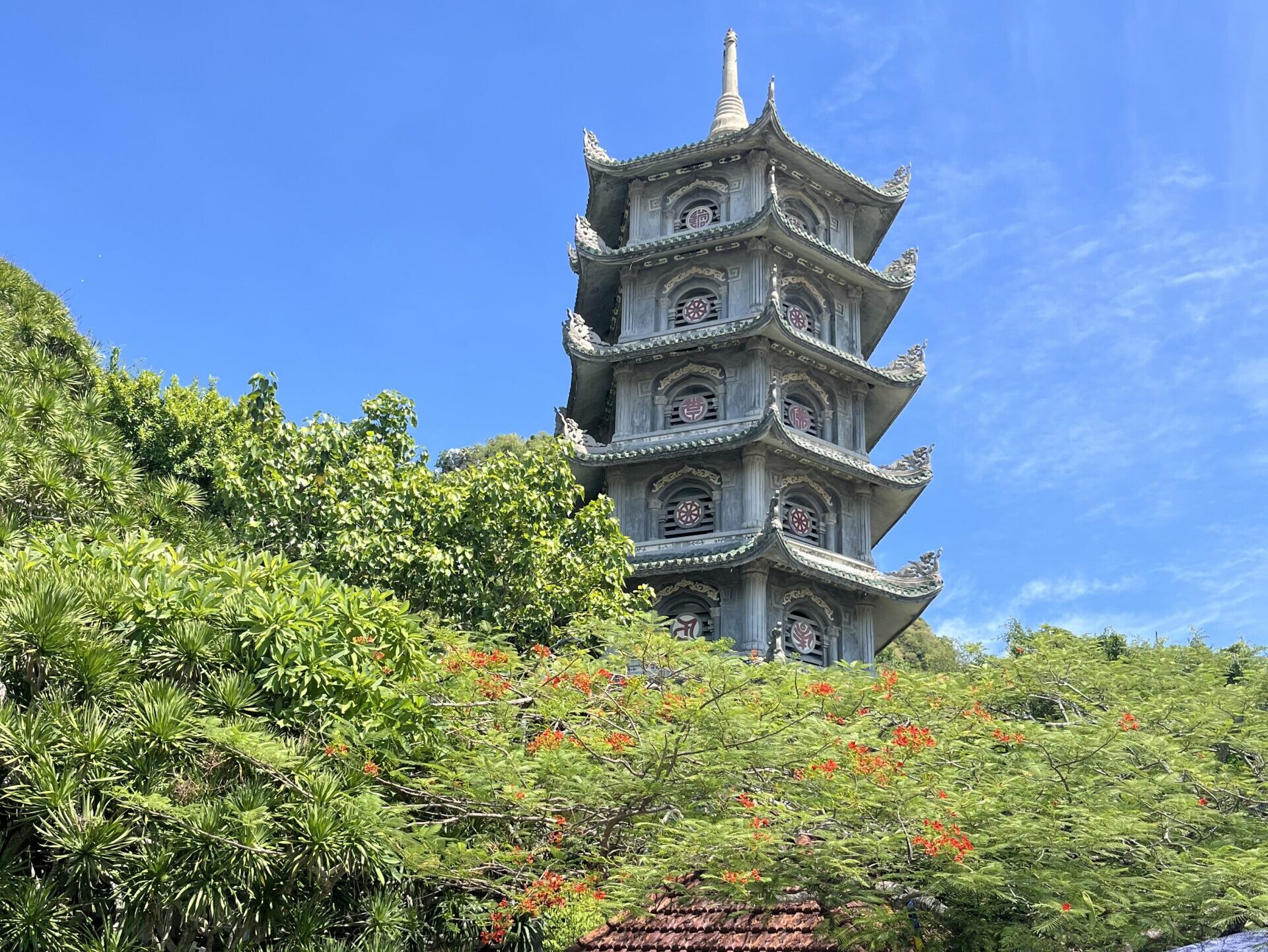 ダナン観光の定番スポット五行山（マーブルマウンテン）