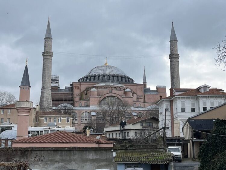 イスタンブールのアヤソフィアの外観