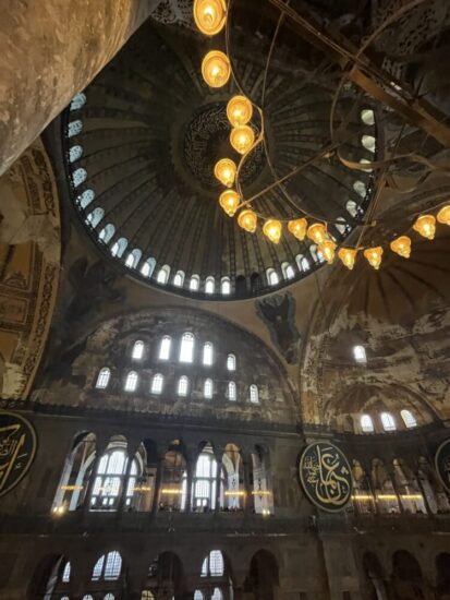 イスタンブールのアヤソフィアの内装