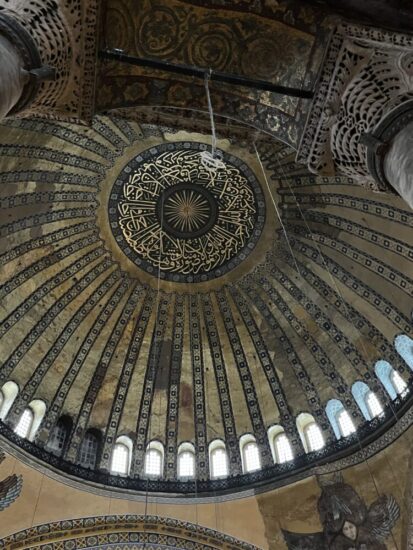 イスタンブールのアヤソフィアの内装