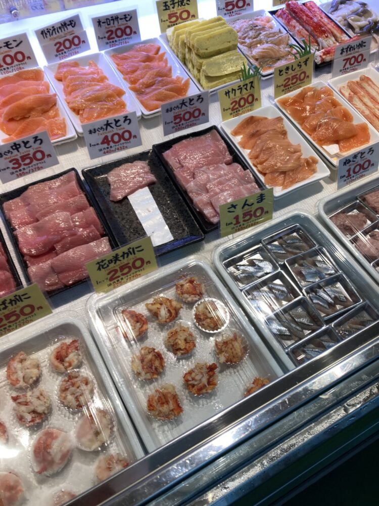 釧路和商市場で勝手丼の具をチョイス
