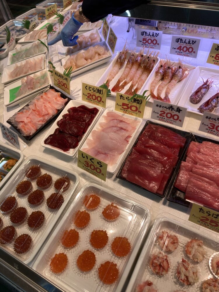 釧路和商市場で勝手丼の具をチョイス