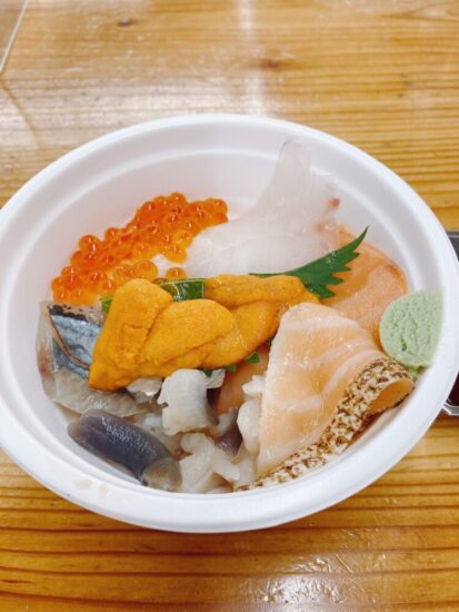 釧路和商市場で作った勝手丼