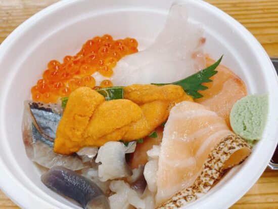 釧路和商市場で作った勝手丼
