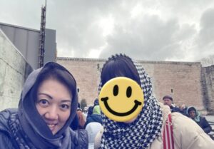 イスタンブールのアヤソフィアに入場する際は女性は髪を隠す必要があるのでスカーフで