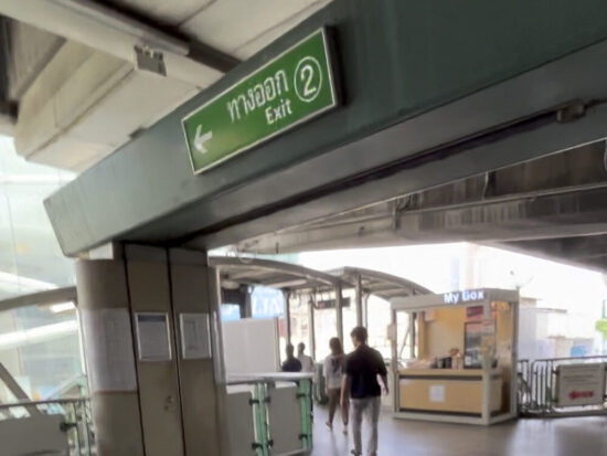 ピンクガネーシャ行き方エマカイ駅②出口