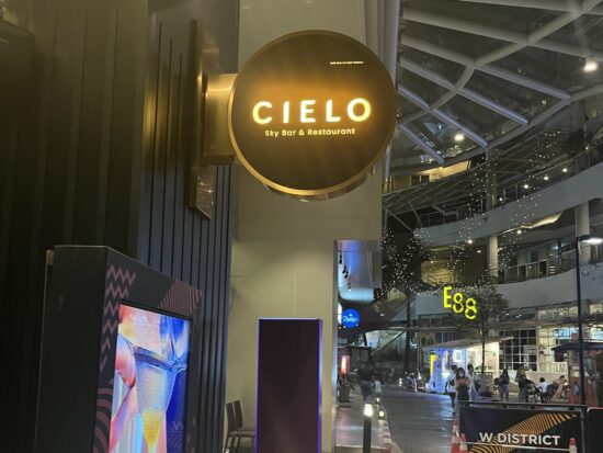 バンコク ルーフトップバーCIELO Sky Bar &Restaurant（シエロ スカイバーアンドレストラン）の看板