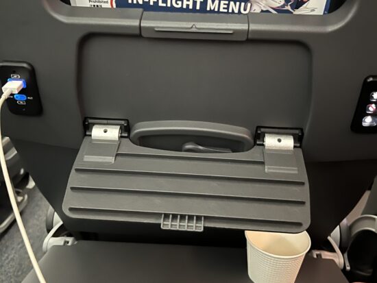 エアージャパンのタブレットホルダー