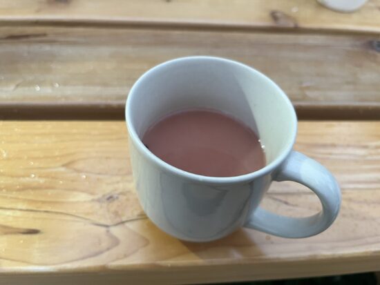 ブータンでふるまわれるバター茶
