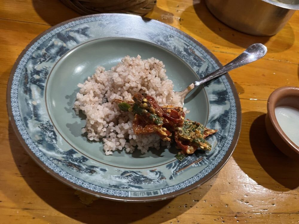 ブータンの代表料理エマダツィ（唐辛子のチーズ煮）