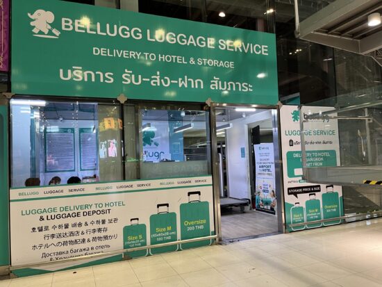 バンコク　スワンナプーム国際空港　出発ロビーのPとQの間の荷物預かり所