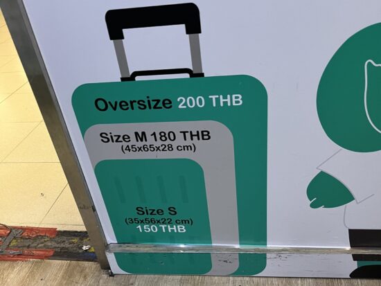 バンコク　スワンナプーム国際空港の荷物預かり料金