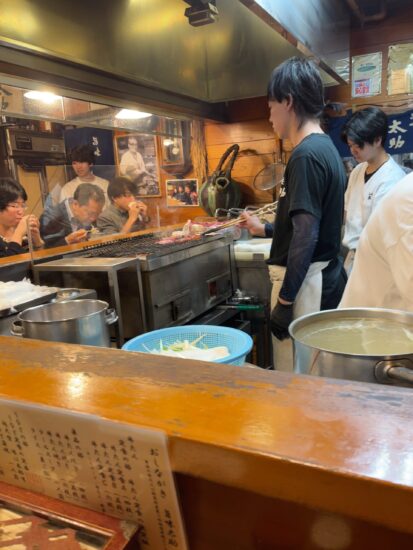 味太助で牛タン焼いている所
ajitasuke-grilling-gyutan
