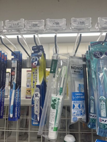 日本のセブンイレブンでも販売されているデンティス歯みがき粉
