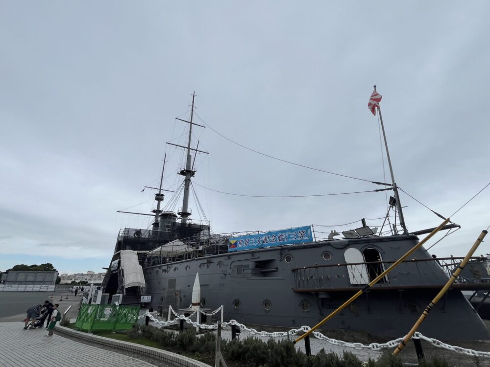 三笠公園に展示されている戦艦三笠の全景