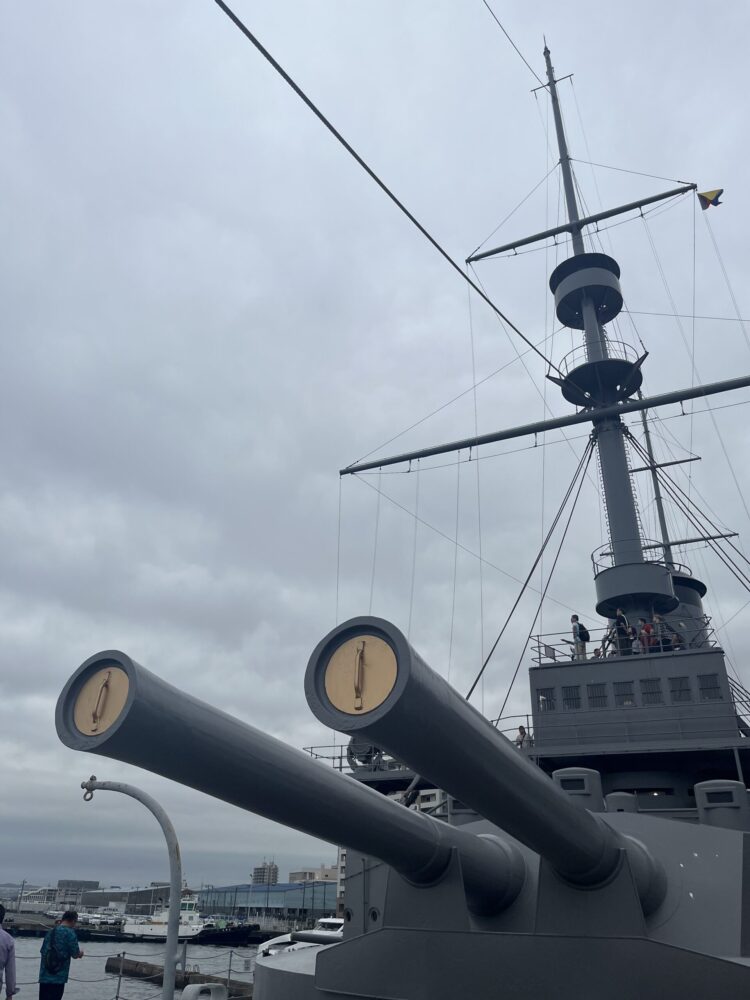 戦艦三笠の主砲。400kgの砲弾を発射した歴史的砲塔