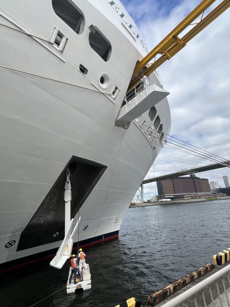 日本に寄港したMSCベリッシマ。海上の豪華客船
