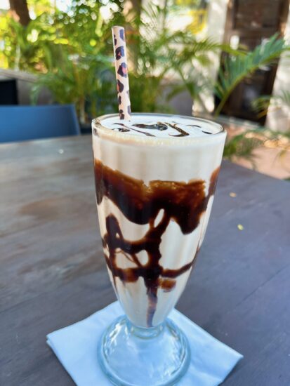 フィジーでは甘いアイスコーヒーがでてきます。これはアイスチョコレート