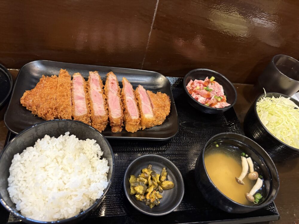 キセキの特上かつ御膳（ロース）の盛り付け