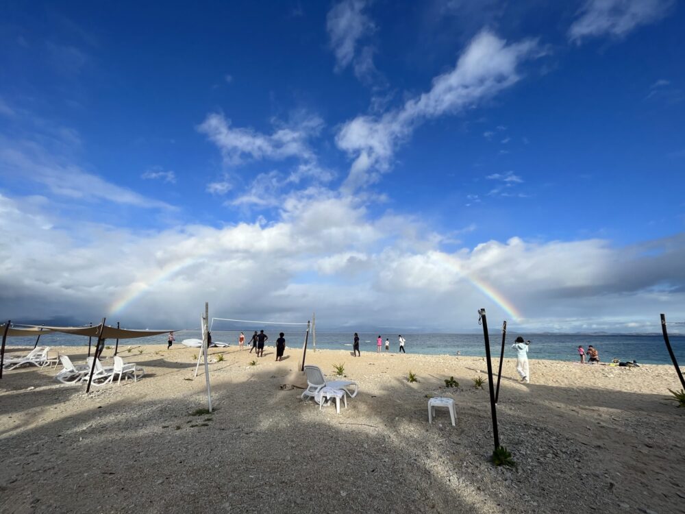フィジーの青い海と青い空