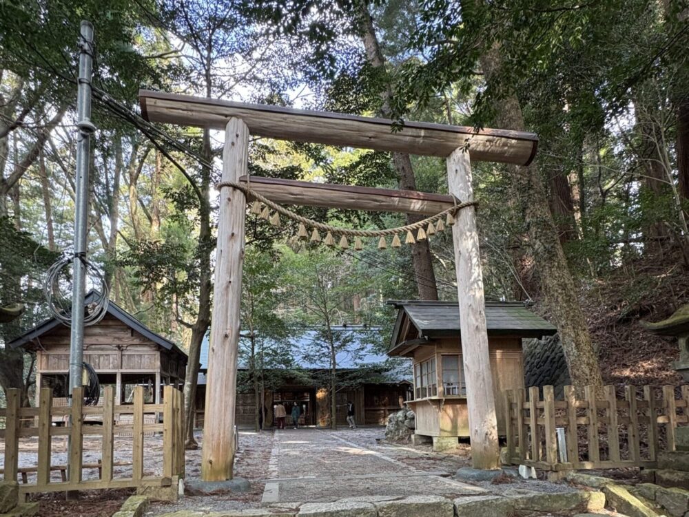 天照大神が岩戸から出て最初に住まわれた場所とされる、静寂に包まれた天岩戸神社の東本宮