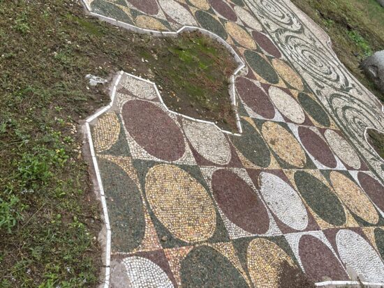 精巧な植物文様が描かれたカラカラ浴場のモザイク床