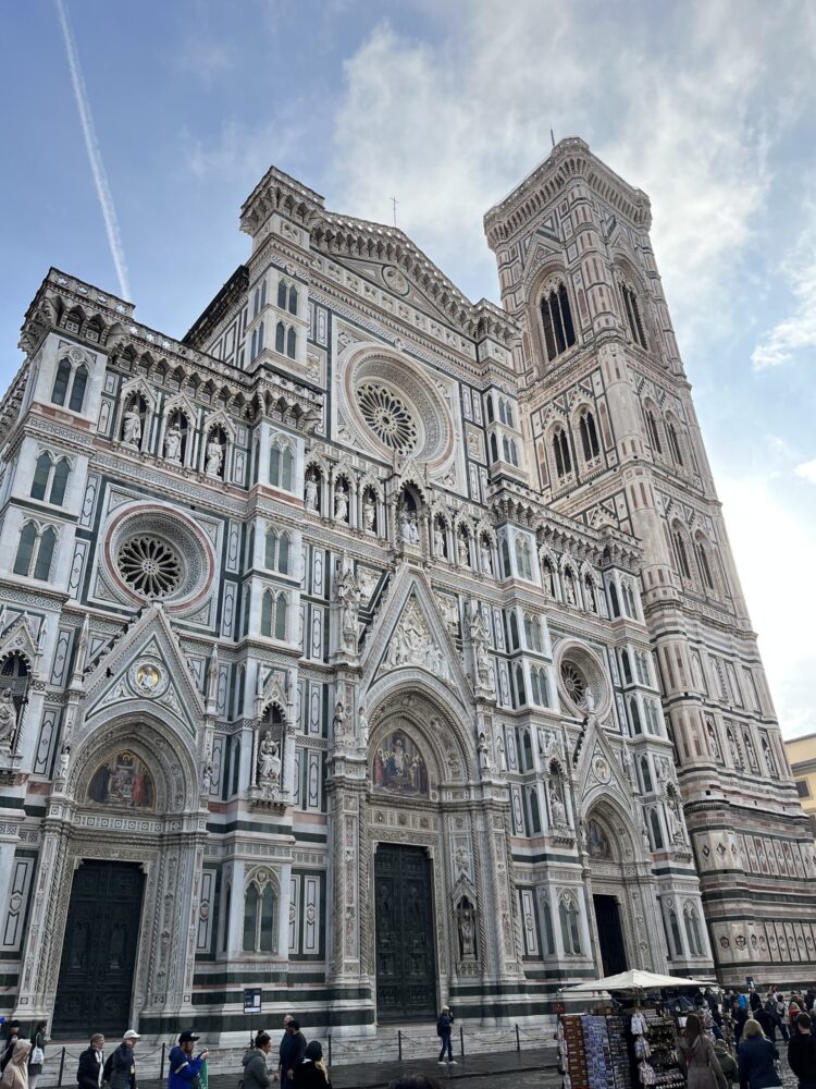 フィレンツェのシンボル、ドゥオーモ（サンタ・マリア・デル・フィオーレ大聖堂）の美しい外観