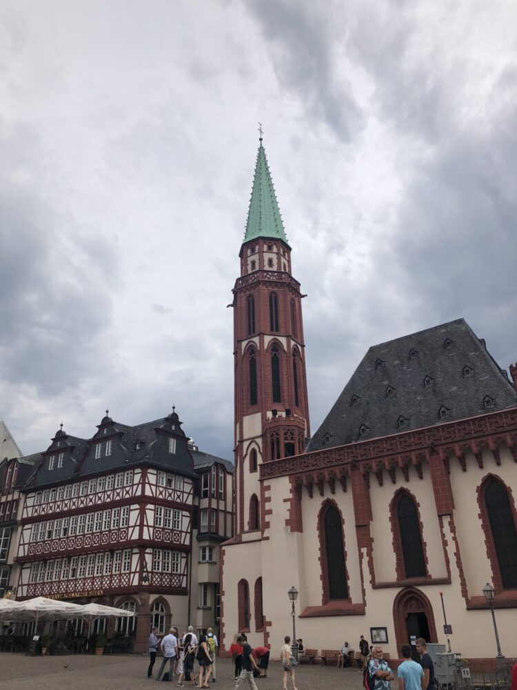レーマー広場周辺の歴史的な街並みと伝統的なドイツ建築のディテール