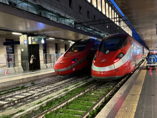 ローマからベネチアへ向かう高速列車イタロ