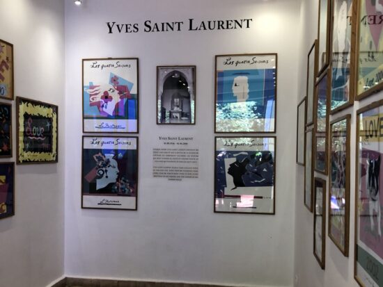 マジョレル庭園に併設された展示室で紹介されている、イヴ・サンローランの煌びやかな作品やデザイン